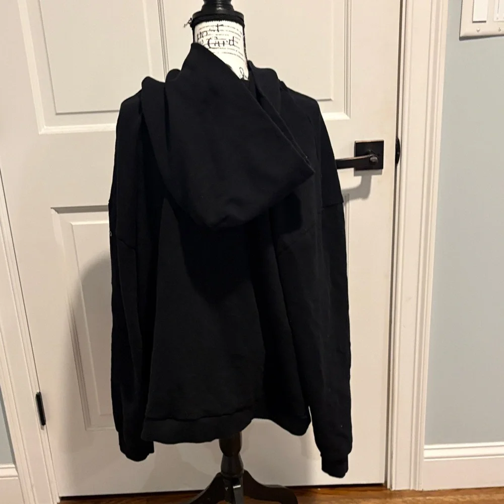 ALO Yoga Hoodie - Picture 4 of 8